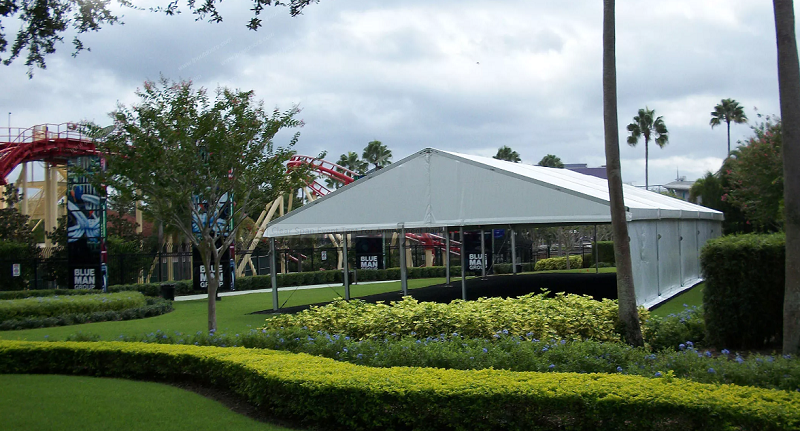 Clear span event tent for amusement park